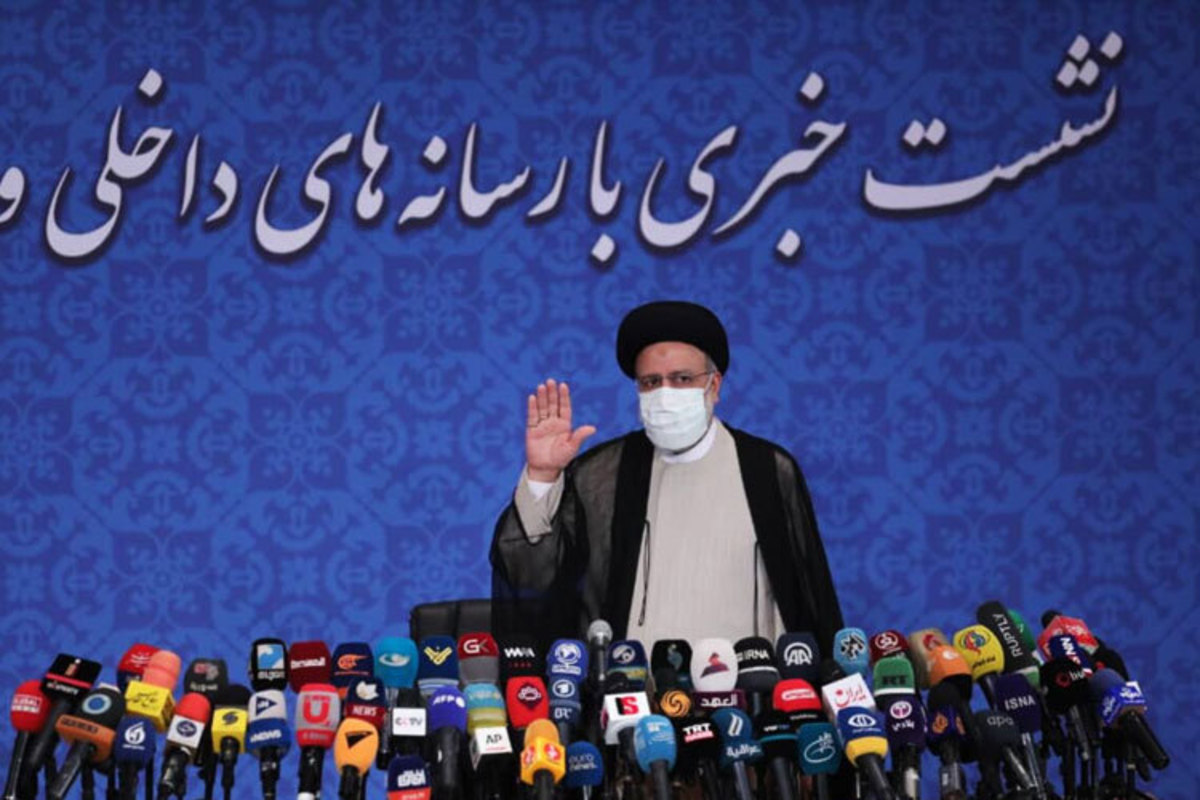 فیلم حاشیه های جنجالی مراسم تحلیف و تنفیذ رئیسی امروز سه شنبه 12 مرداد 1400