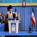 عکس جالب رهبر پای صندوق رای جمعه 28 خرداد 1400
