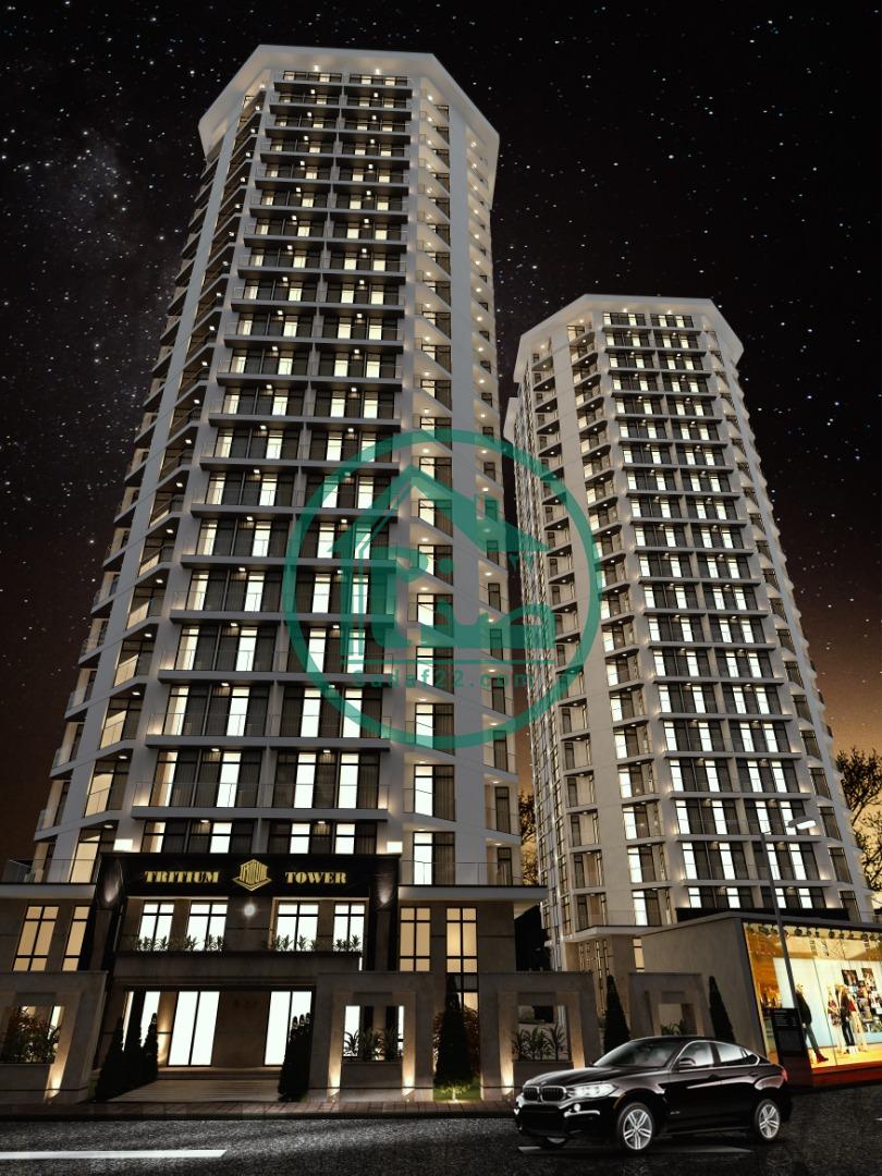 نمای شب برج تریتیوم غرب دریاچه